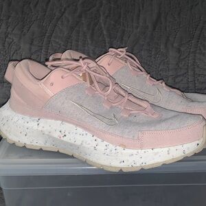 Women’s Nike tennis shoes